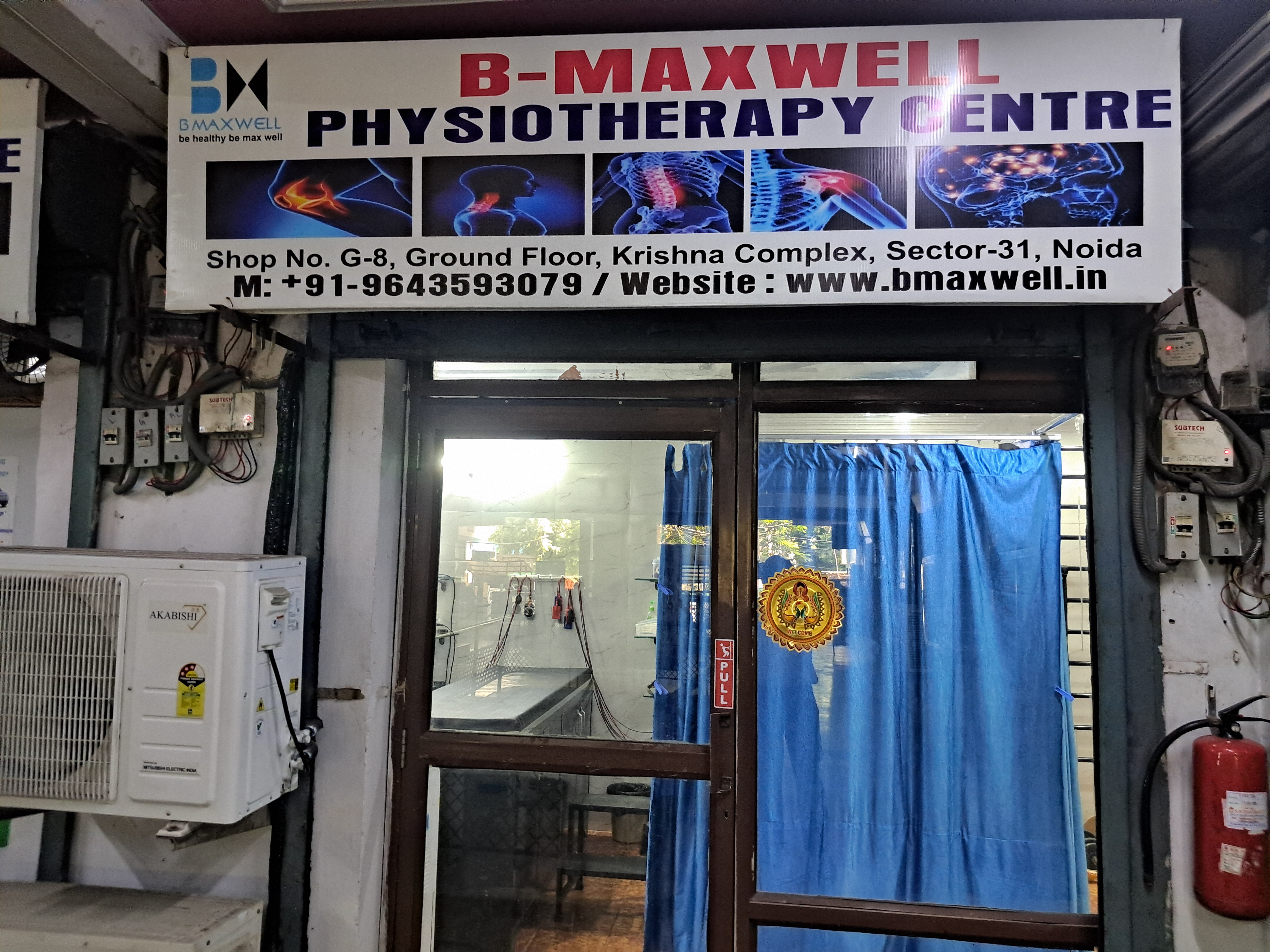 Consultation cabin at B‑Maxwell Physiotherapy Noida